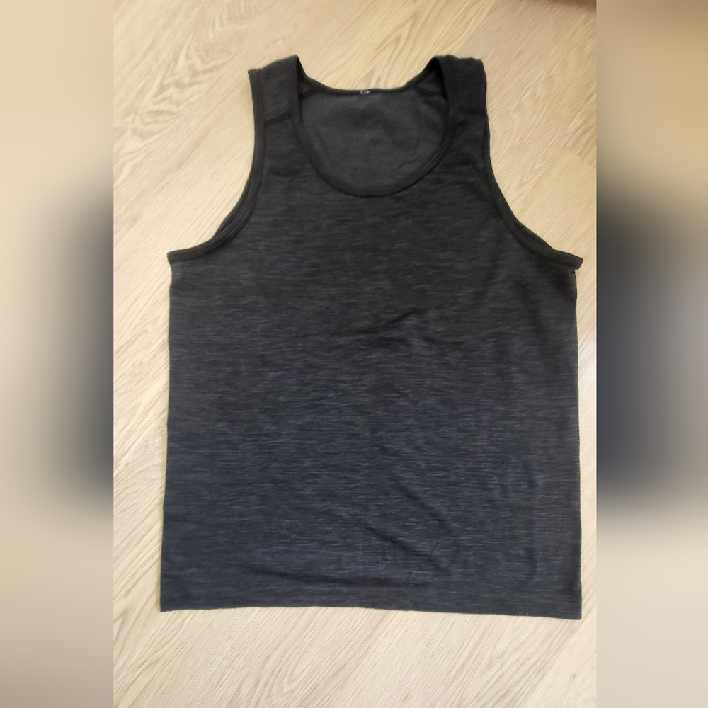 Black lululemon tank